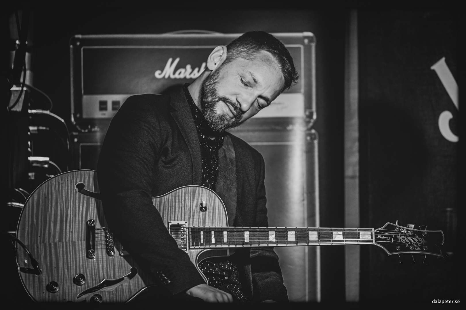 Bild av gitarristen i Libor Šmoldas Foto: Peter Gunnebro, Dalapeter Photography
